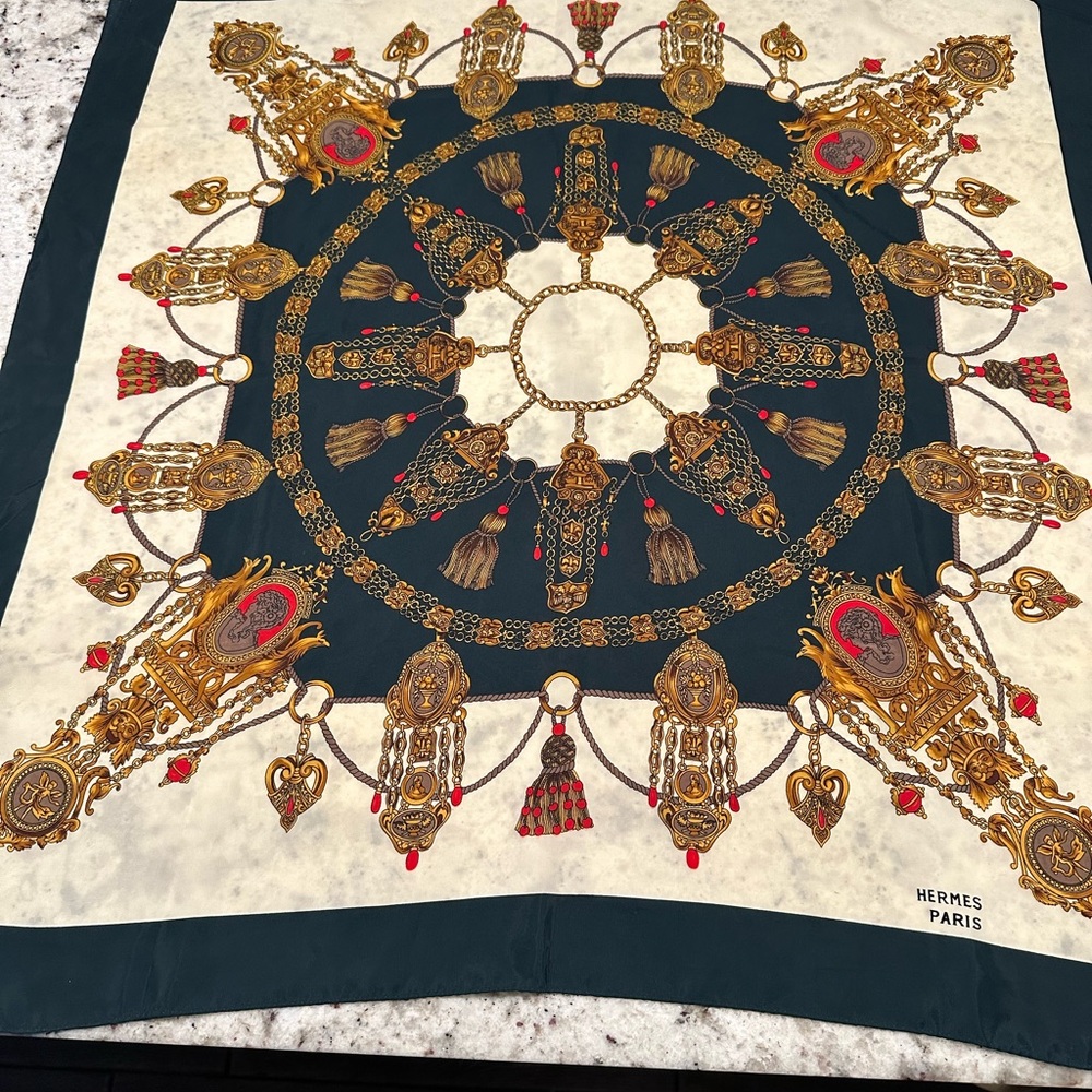 Hermes Reine Seide Silk Scarf